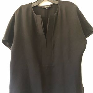 Kick arse Lafayette 148 Silk blouse